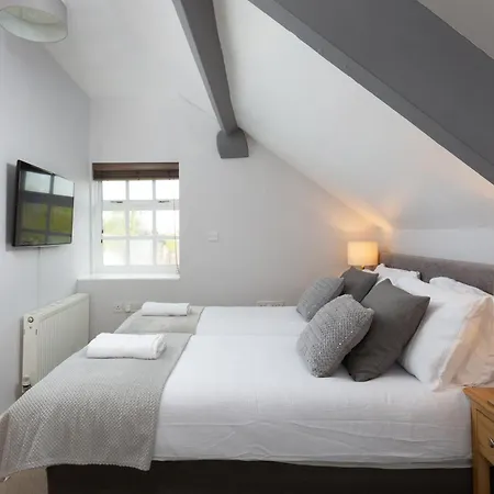 Bootham Court Grade Ii Duplex With Free Parking & Wi-fi - Sleeps 2-6 People Apartment *