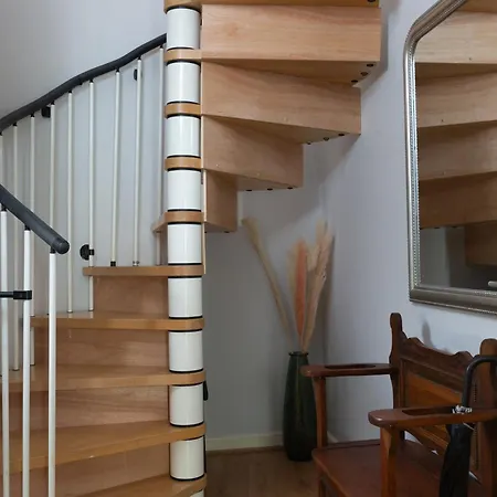 Bootham Court Grade Ii Duplex With Free Parking & Wi-fi - Sleeps 2-6 People