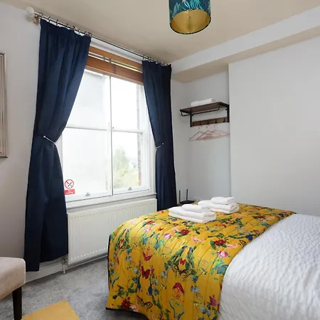 Bootham Court Grade Ii Duplex With Free Parking & Wi-fi - Sleeps 2-6 People Apartment *