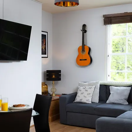 Bootham Court Grade Ii Duplex With Free Parking & Wi-fi - Sleeps 2-6 People Apartment *
