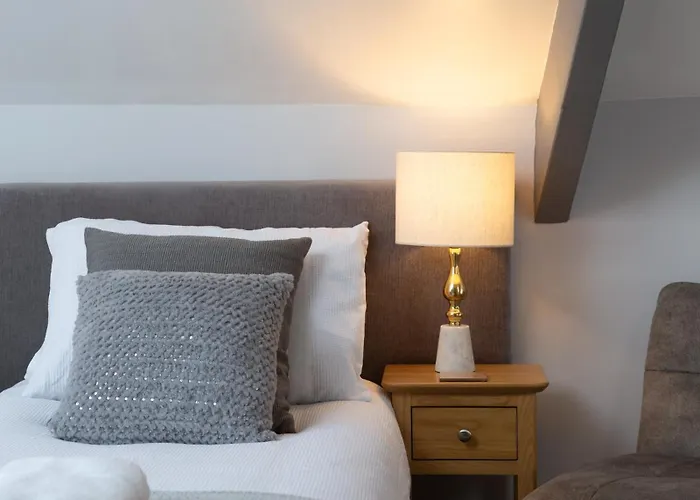 Bootham Court Grade Ii Duplex With Free Parking & Wi-fi - Sleeps 2-6 People