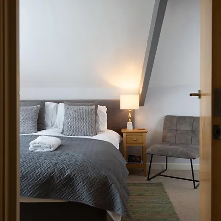 Bootham Court Grade Ii Duplex With Free Parking & Wi-fi - Sleeps 2-6 People *